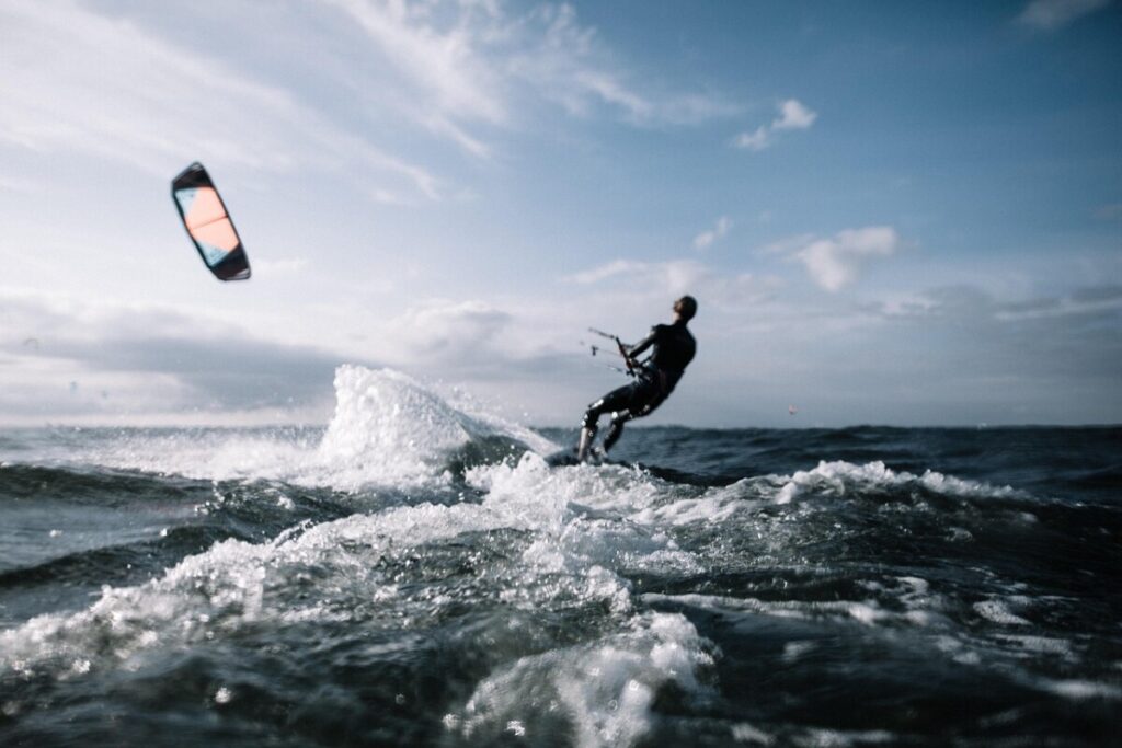 Kitesurf sur la plage de l'Almanarre à Hyères