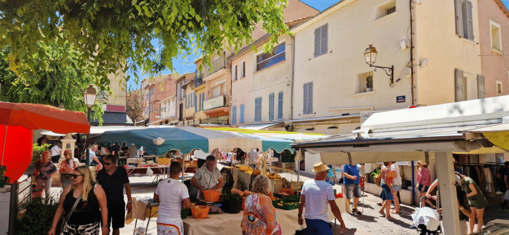 Étal du marché provençal de Saint-Tropez